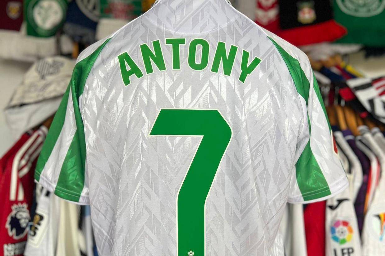 安东尼成球衣销冠备受欢迎，明言不想再回曼联！贝蒂斯欲加薪续租