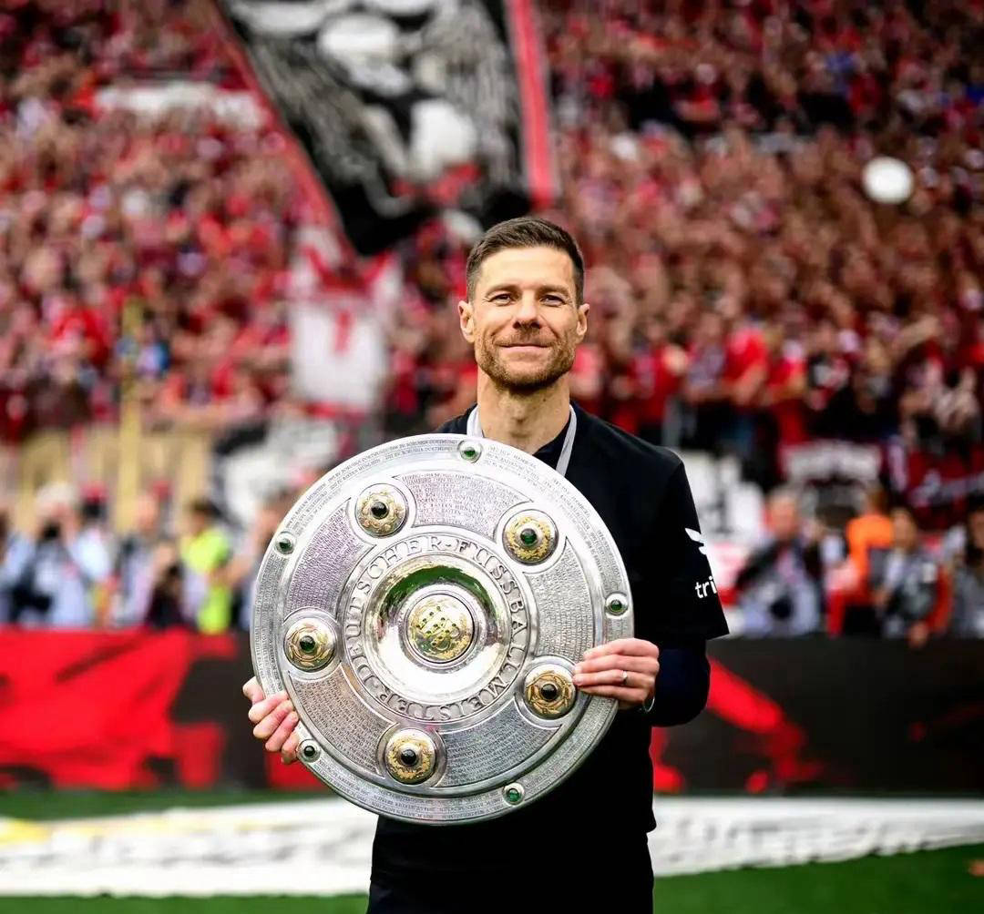 凯恩基因显威，拜仁领跑德甲积分榜，奥格斯堡势头强劲