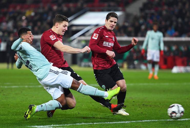 意甲生死时速！保级军团卡利亚里血战欧战劲旅佛罗伦萨，谁能突围？