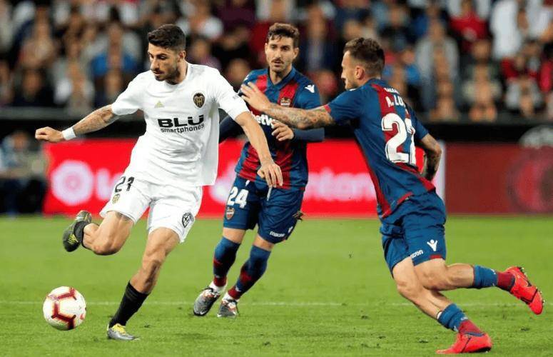 《西甲激战：拉帕马斯绝境求生，巴列卡诺客场争胜》