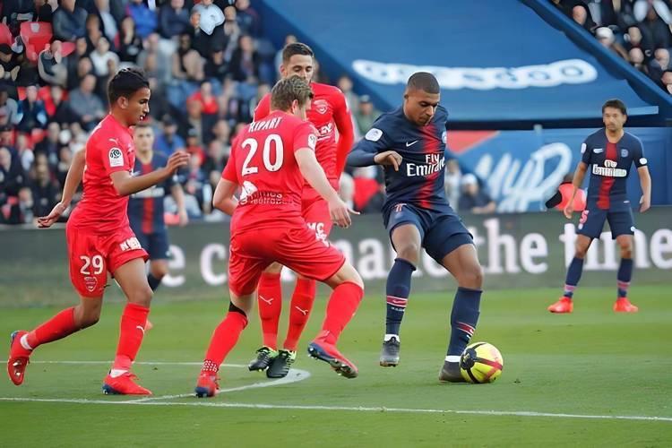 法甲生死战！第五里尔能否碾压兰斯？黑马逆袭还是强者恒强？​